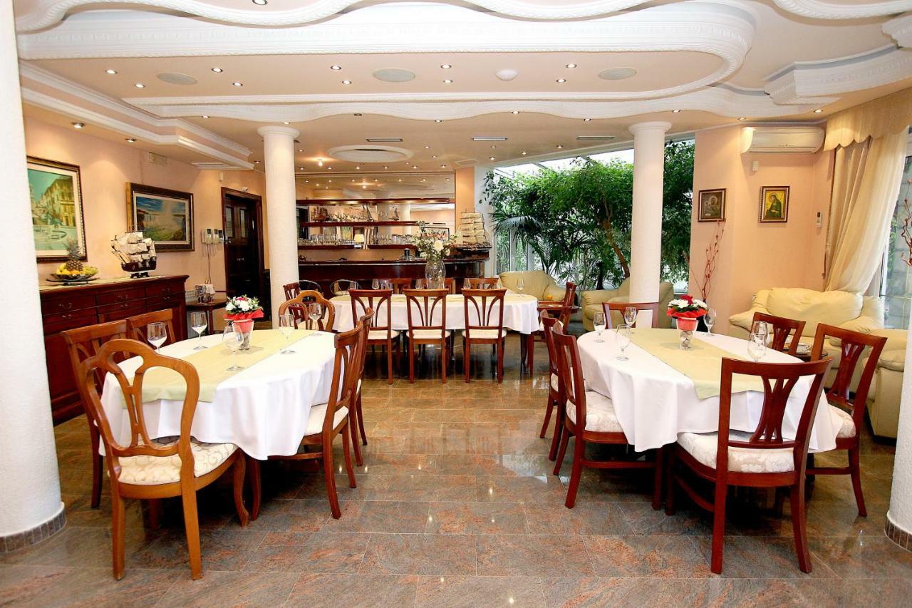 Royal Holiday Apartments Sveti Stefan Dış mekan fotoğraf